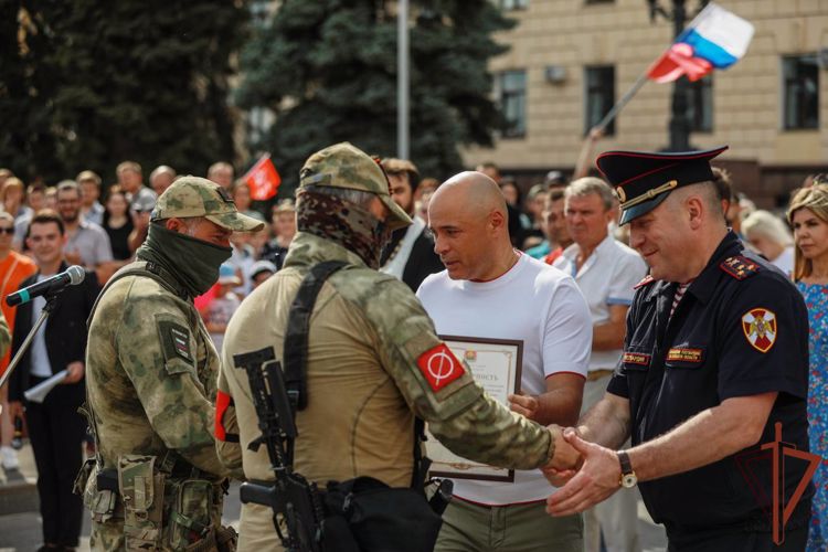 В Центральном федеральном округе встретили вернувшихся со спецоперации росгвардейцев