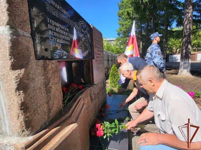 Военнослужащие и сотрудники Центрального округа Росгвардии принимают участие в памятных мероприятиях, приуроченных ко дню ветеранов боевых действий