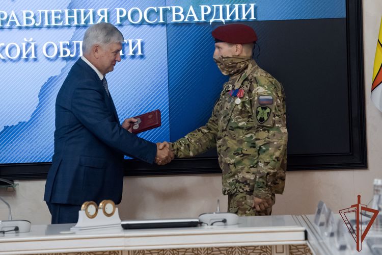 Церемония награждения участвовавших в спецоперации росгвардейцев прошла в Воронеже (видео)