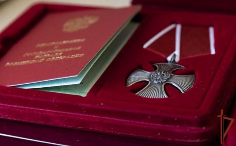 Семье погибшего росгвардейца в Брянской области вручили награду 