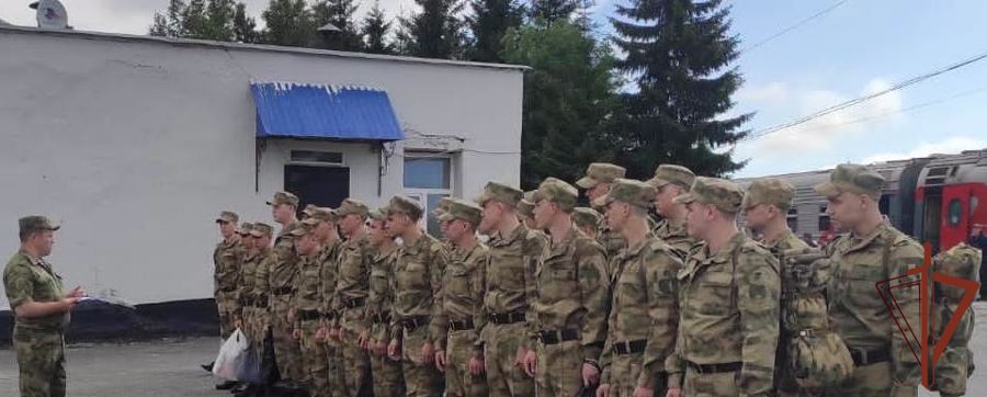  Ряды Росгвардии в ходе весеннего призыва пополнят более тысячи уральцев