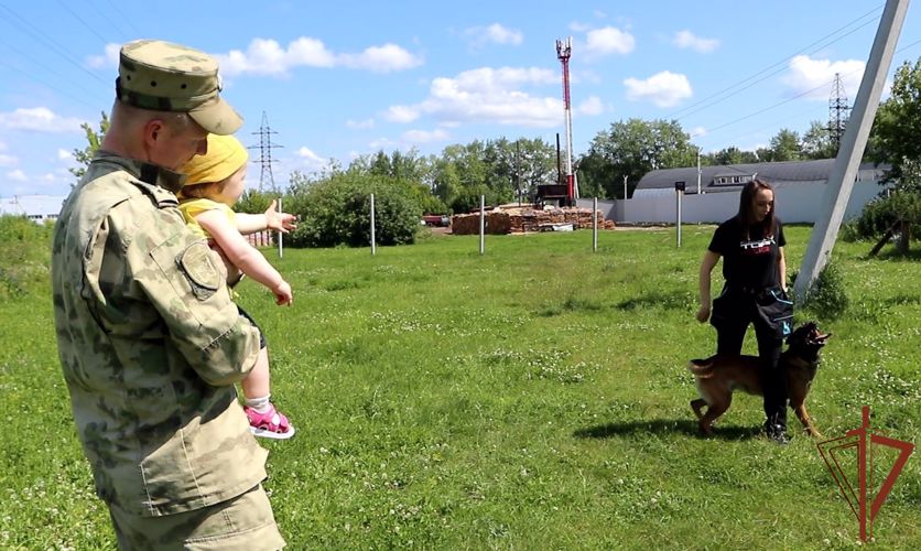 В Уральском округе Росгвардии проходят мероприятия, посвящённые Дню семьи (видео)