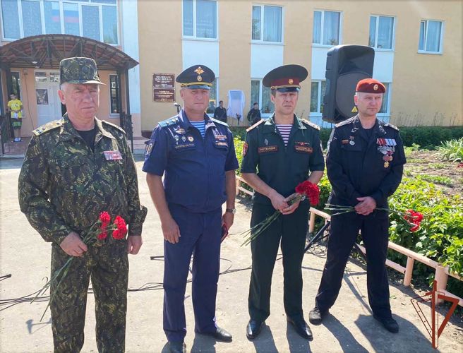 В Мордовии состоялось открытие мемориальной доски росгвардейцу, героически погибшему в ходе специальной военной операции.