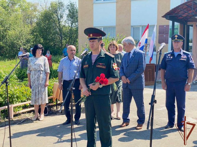 В Мордовии состоялось открытие мемориальной доски росгвардейцу, героически погибшему в ходе специальной военной операции.