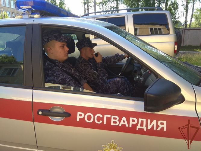 Потерявшегося шестилетнего мальчика нашли и вернули родителям росгвардейцы в Кировской области