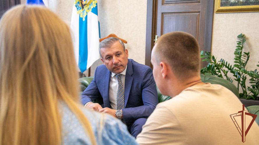 Росгвардейцу и его невесте подарили путевку в Сочи