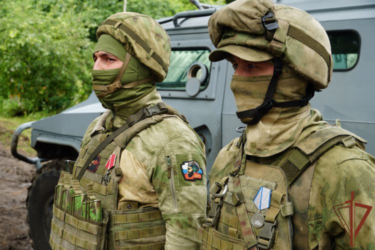  Государственные награды вручили росгвардейцам в Харьковской области  