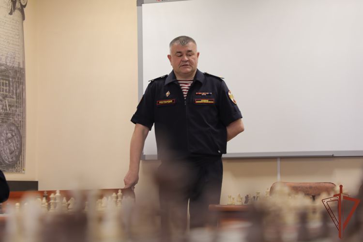 Чемпион Росгвардии по шахматам провел мастер-класс для белгородских студентов 