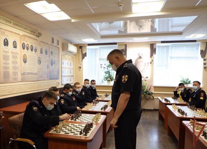 Чемпион Росгвардии по шахматам провел мастер-класс для белгородских студентов 