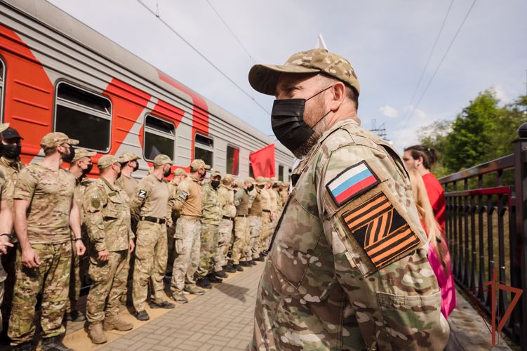Мурманчане встретили вернувшихся со спецоперации росгвардейцев 