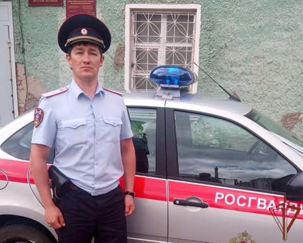 Сотрудник Росгвардии спас тонущего подростка в Кировской области 