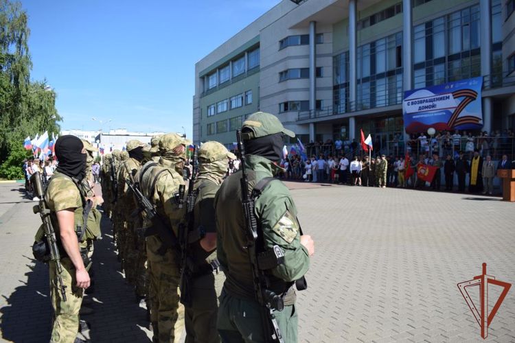 Сотрудники Росгвардии вернулись домой после выполнения задач во время спецоперации