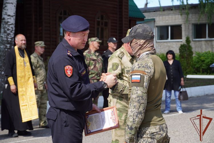 В Центральном федеральном округе чествовали вернувшихся со спецоперации росгвардейцев 