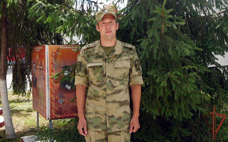 Помощь получившей солнечный удар женщине оказал военнослужащий Росгвардии в Воронеже