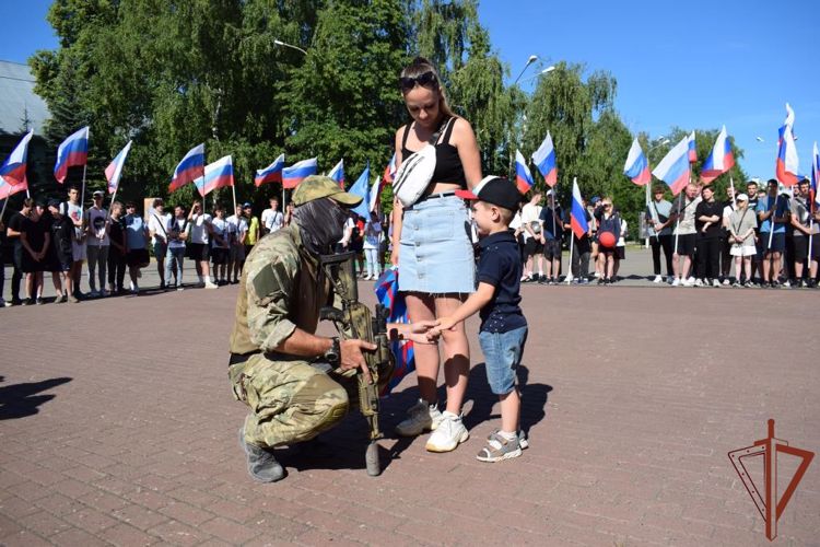 Сотрудники Росгвардии вернулись домой после выполнения задач во время спецоперации