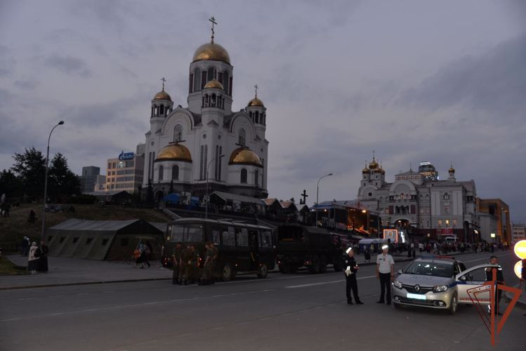 Росгвардейцы обеспечили правопорядок во время Царского крестного хода в Екатеринбурге 