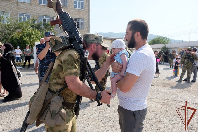 Вернувшихся со спецоперации росгвардейцев  встретили в Дагестане  