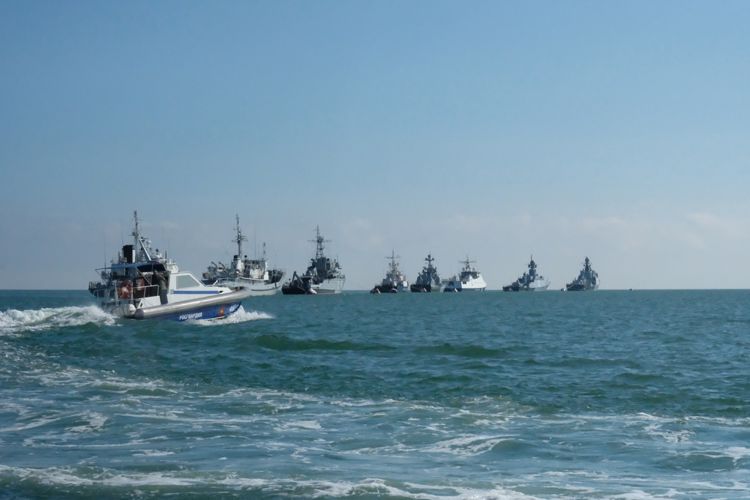 Росгвардия обеспечила охрану общественного порядка во время проведения военно-морского парада в Каспийске