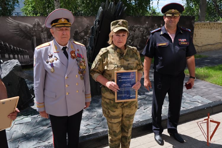 Военнослужащие и сотрудники Центрального округа Росгвардии принимают участие в памятных мероприятиях, приуроченных ко дню ветеранов боевых действий