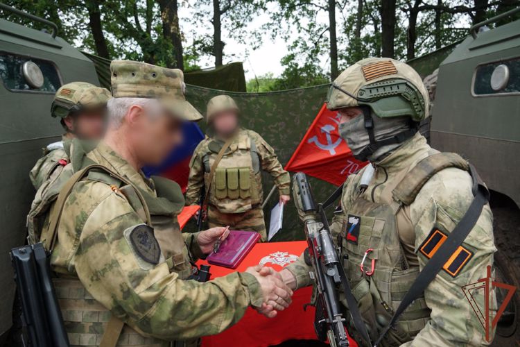  Государственные награды вручили росгвардейцам в Харьковской области  