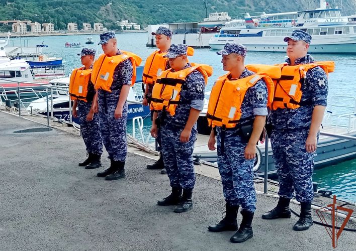 Экипажи катеров Росгвардии спасли шестерых граждан в Черном море