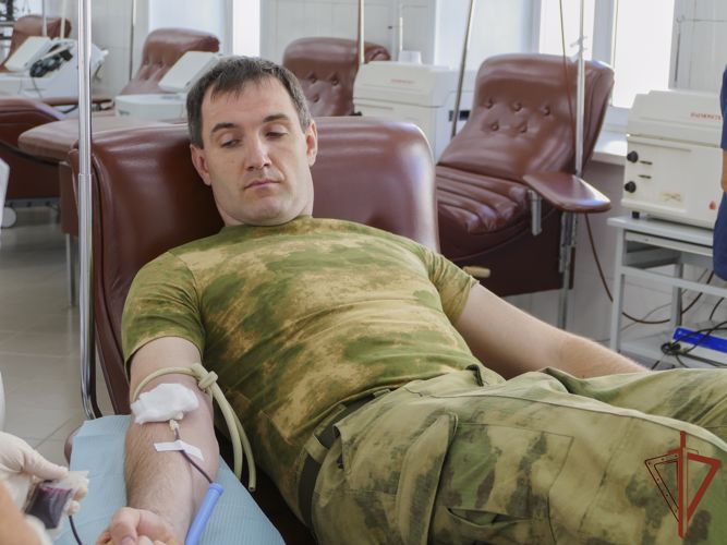 Военнослужащие Росгвардии в Кузбассе стали донорами крови 