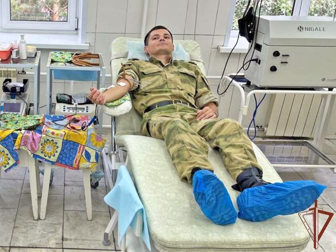  Банк донорской крови для медучреждений Хакасии пополняют сотрудники Росгвардии