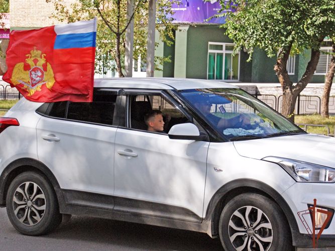Росгвардия провела автопробег по Абакану в поддержку спецоперации