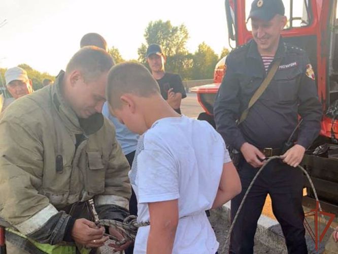 Спасти ребенка помогли МЧС росгвардейцы в Кузбассе
