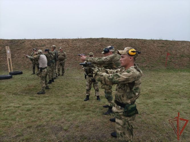 В Омском центре подготовки личного состава Сибирского округа Росгвардии прошли сборы по огневой подготовке 