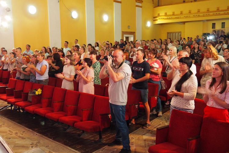 Столичные артисты провели в ЛНР гастрольный тур для росгвардейцев и населения