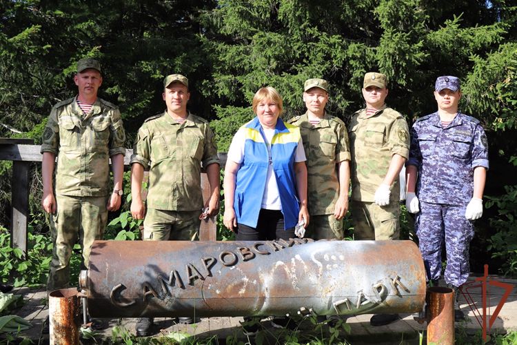 К экологической акции «Живи, родник!» присоединились росгвардейцы из Югры  