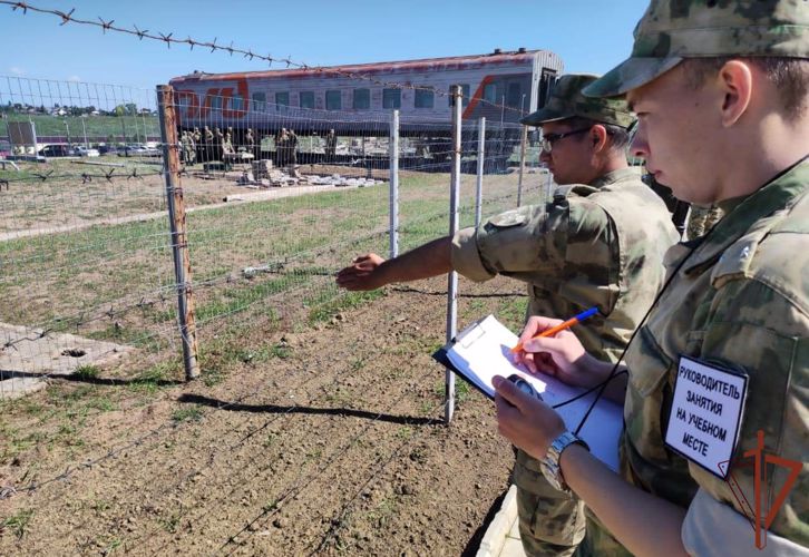 Профессиональную подготовку по охране ВГО прошли росгвардейцы в Омске  