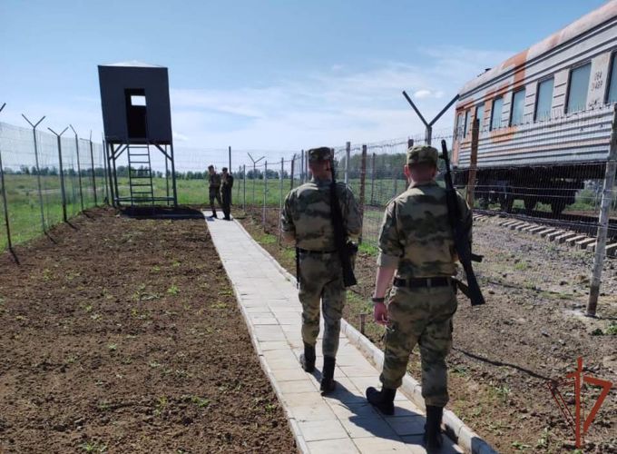 Профессиональную подготовку по охране ВГО прошли росгвардейцы в Омске  