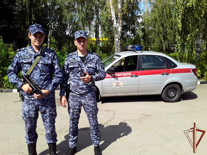 Пострадавшему в ДТП водителю оказали помощь росгвардейцы  в Тамбове