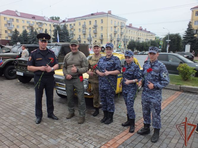 Росгвардейцы в Брянске поддержали участников бронепробега «Дорога Мужества»