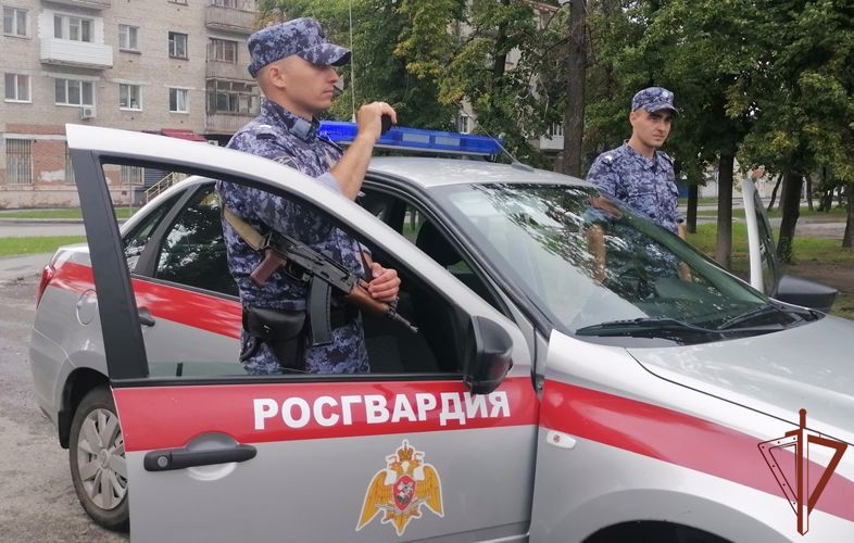 Патруль Росгвардии оказал медпомощь находившемуся без сознания жителю Тюмени (видео)