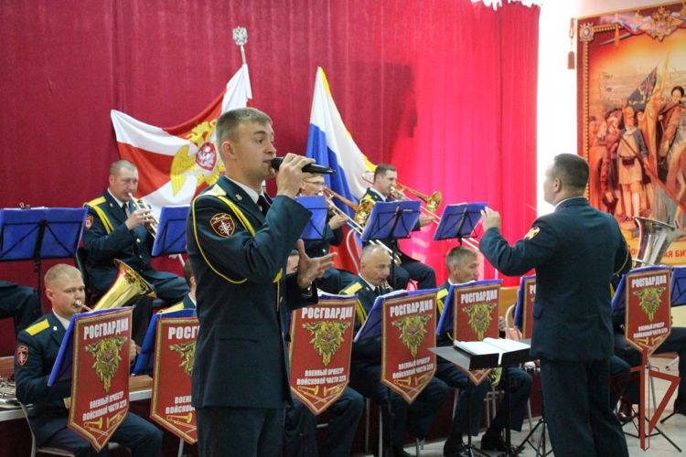 Лесновский полк Уральского округа Росгвардии отметил 74-ю годовщину