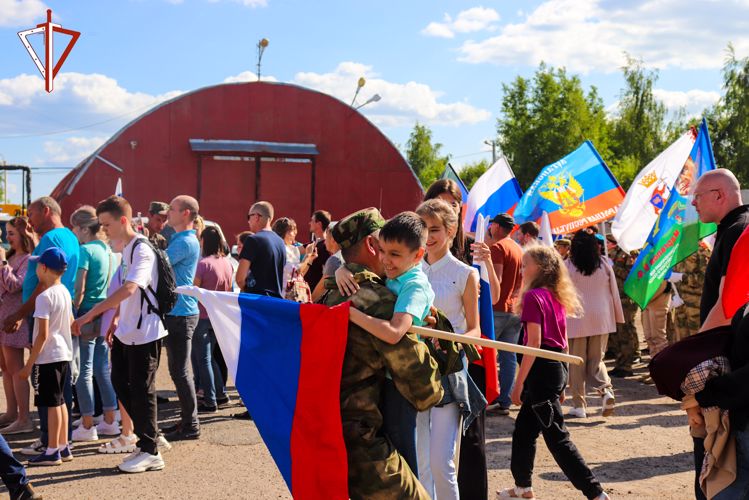 В Йошкар-Олу вернулись росгвардейцы - участники спецоперации (видео)