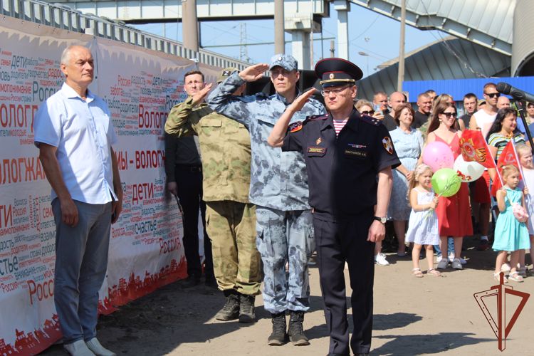 В Вологодской области встретили вернувшихся со спецоперации росгвардейцев (видео)