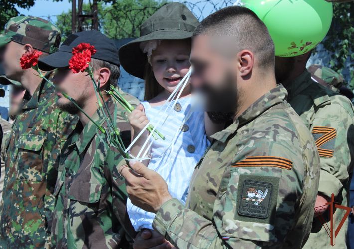 В Вологодской области встретили вернувшихся со спецоперации росгвардейцев (видео)