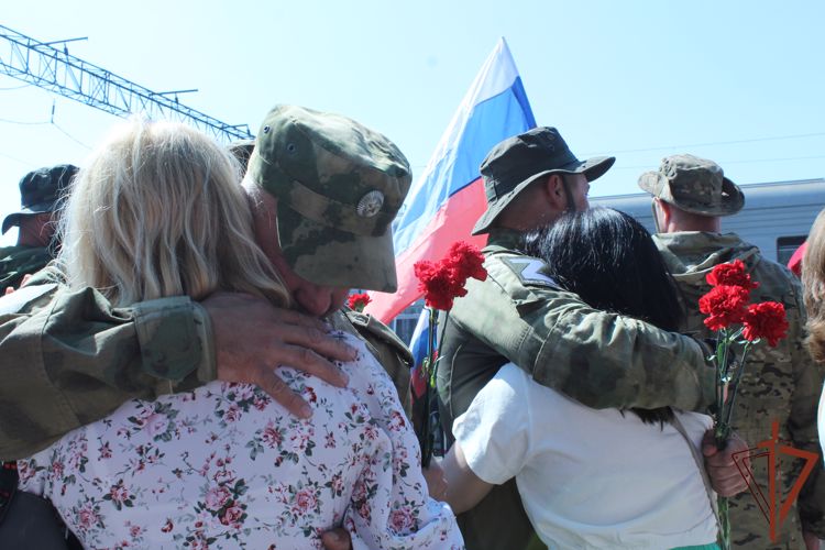 В Вологодской области встретили вернувшихся со спецоперации росгвардейцев (видео)