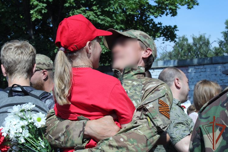 В Вологодской области встретили вернувшихся со спецоперации росгвардейцев (видео)