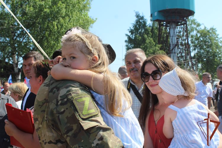 В Вологодской области встретили вернувшихся со спецоперации росгвардейцев (видео)
