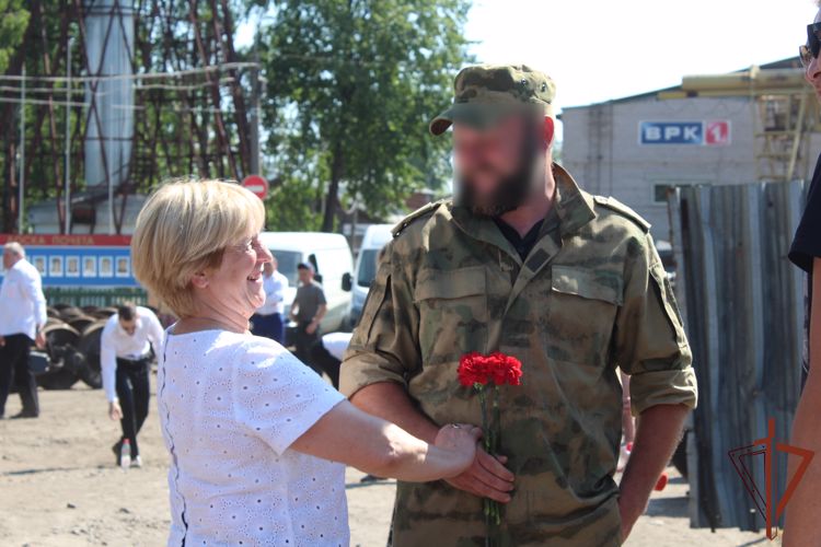 В Вологодской области встретили вернувшихся со спецоперации росгвардейцев (видео)