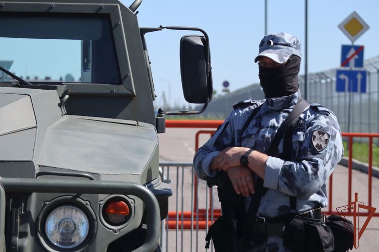 Сотрудники и военнослужащие Росгвардии обеспечили правопорядок при проведении X Петербургского международного юридического форума