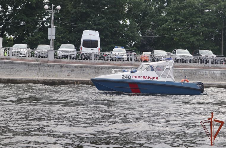 В Санкт-Петербурге сотрудники и военнослужащие Росгвардии обеспечили правопорядок на матче легенд «Зенита» и «Спартака»