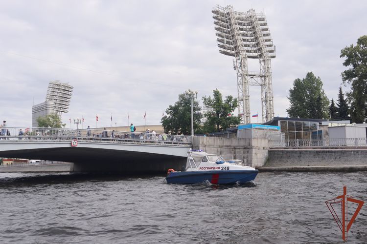В Санкт-Петербурге сотрудники и военнослужащие Росгвардии обеспечили правопорядок на матче легенд «Зенита» и «Спартака»