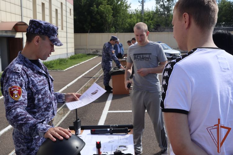Дни открытых дверей проходят в подразделениях Сибирского округа Росгвардии