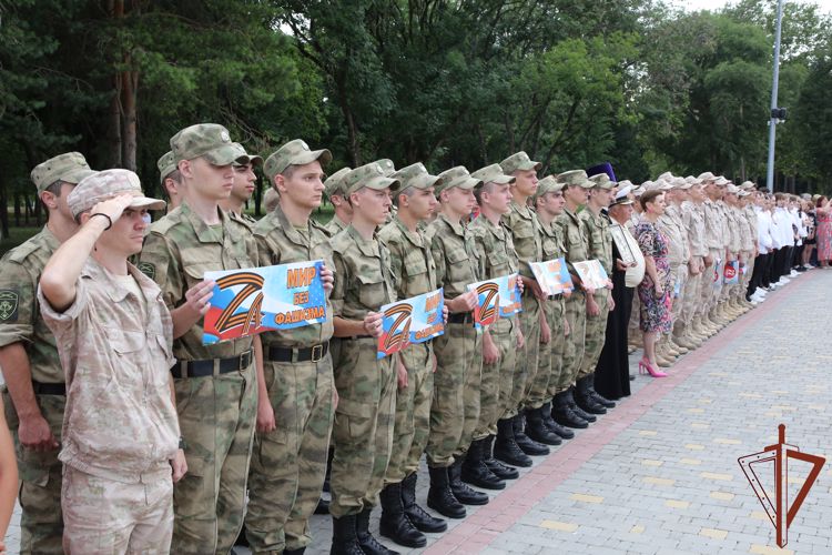  Участников Всероссийского патриотического автомарша встретили росгвардейцы в Пятигорске 